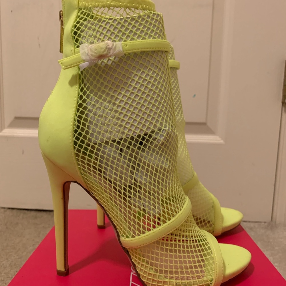 Ca$h mesh heeled sandal - size 7